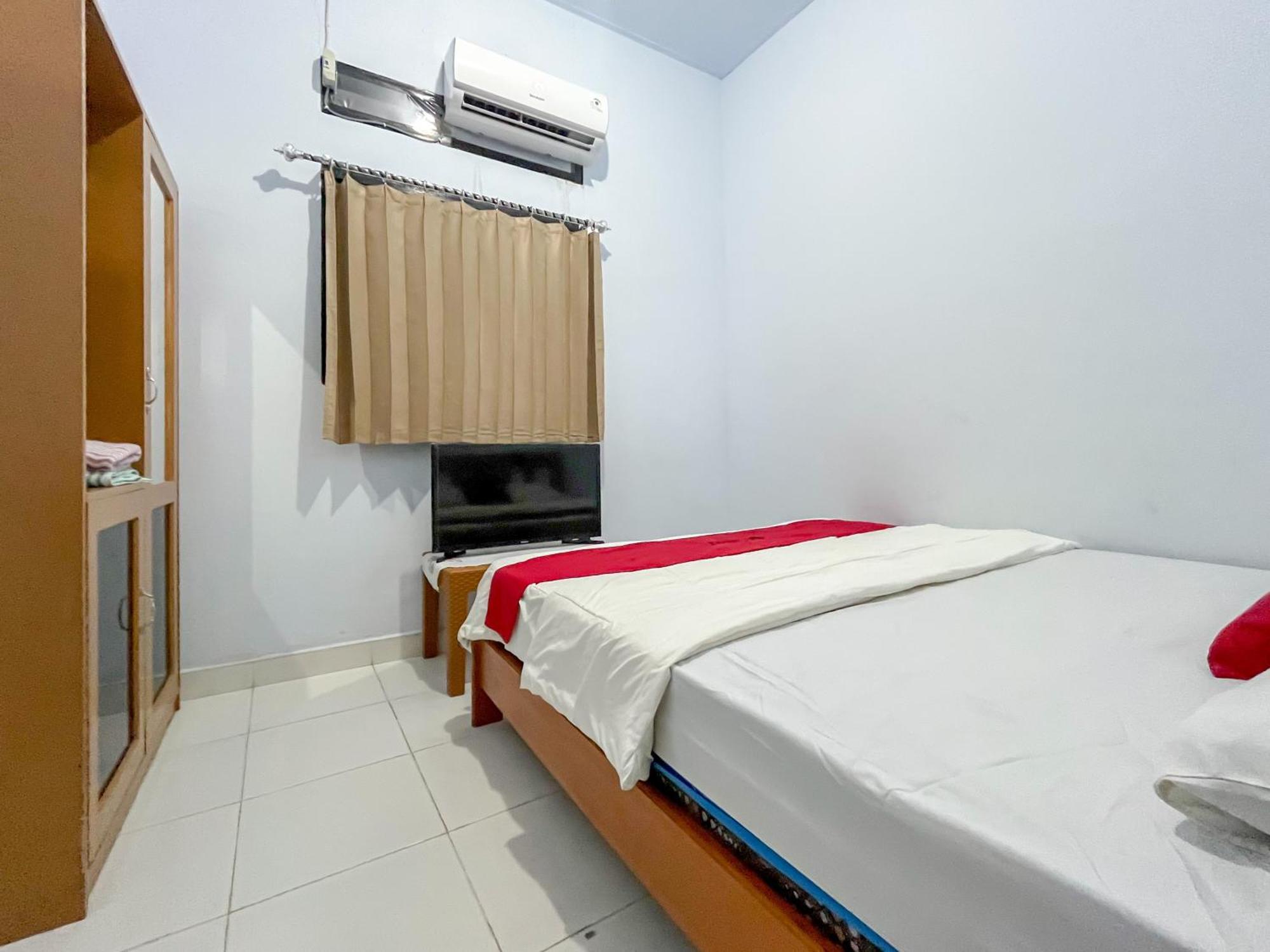 Reddoorz Syariah At Home Ampana Guest House Ampana Kota Екстериор снимка