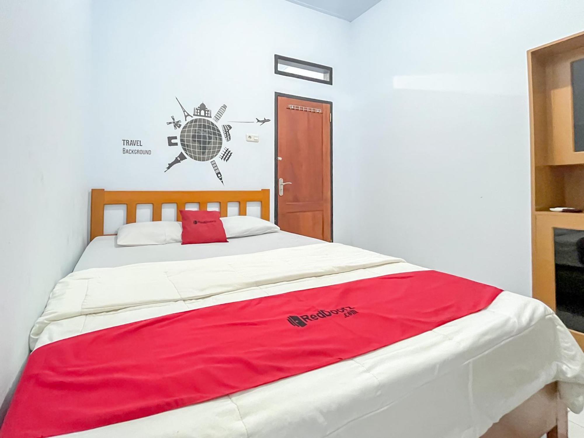 Reddoorz Syariah At Home Ampana Guest House Ampana Kota Екстериор снимка