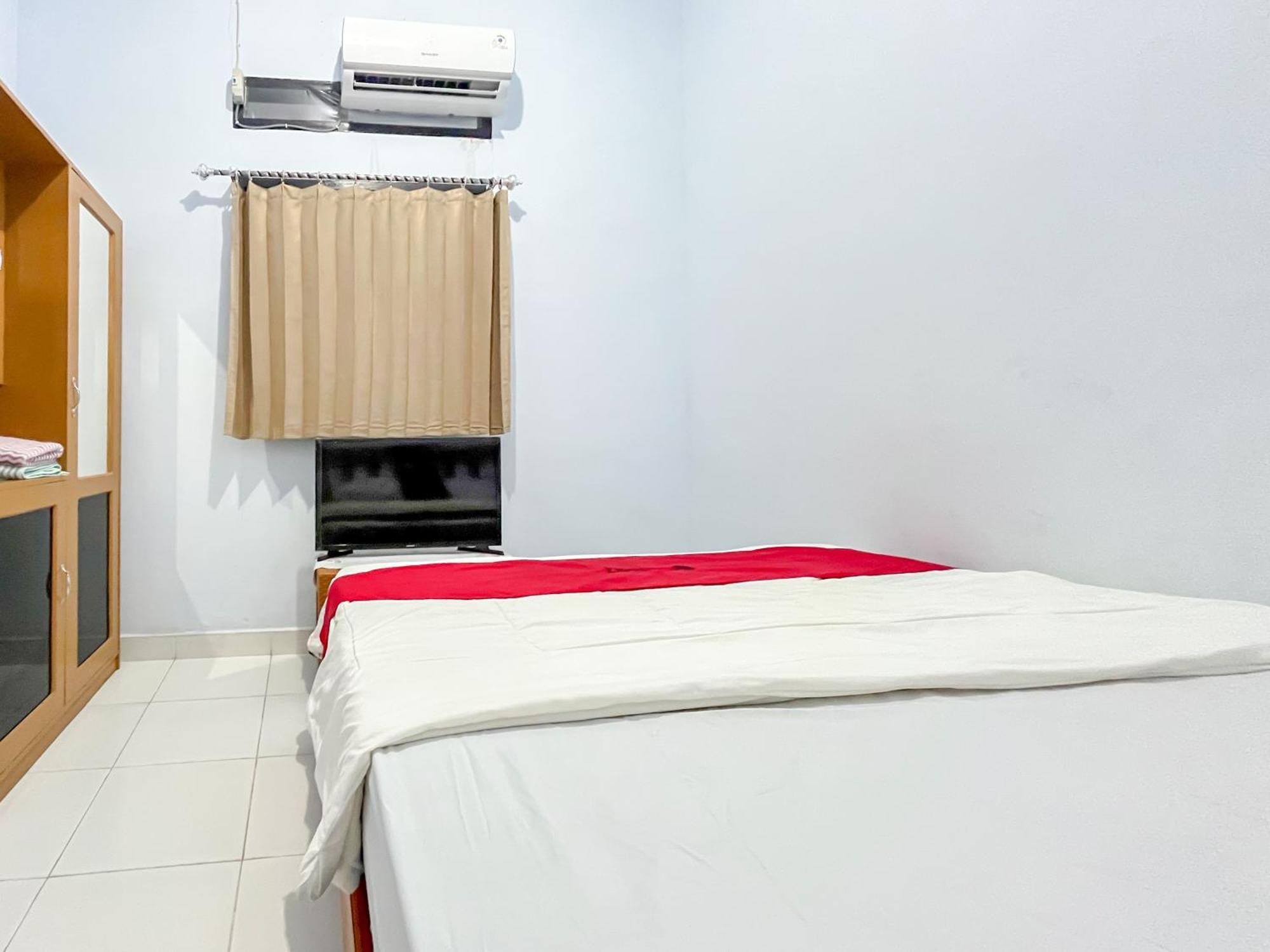 Reddoorz Syariah At Home Ampana Guest House Ampana Kota Екстериор снимка