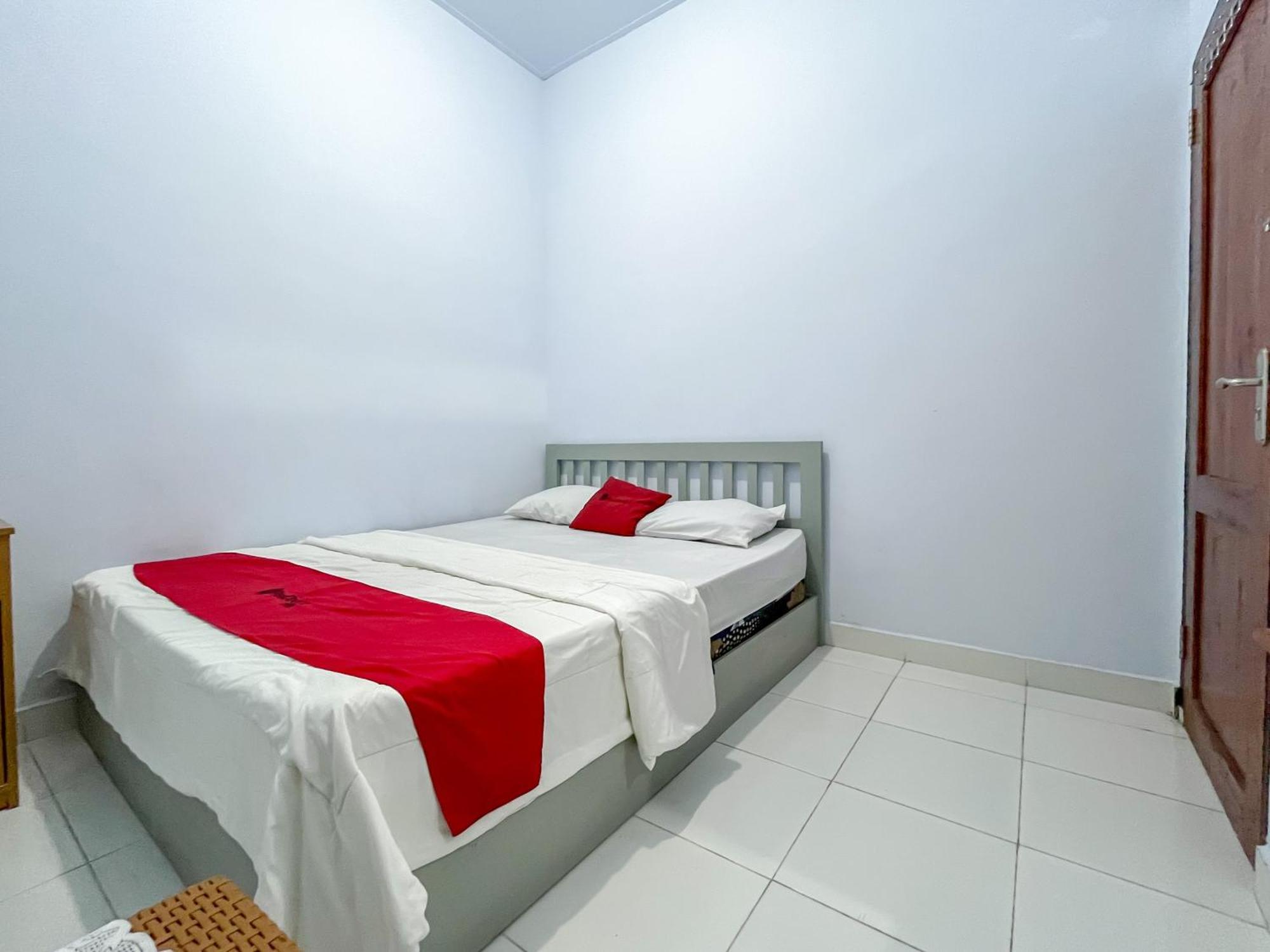 Reddoorz Syariah At Home Ampana Guest House Ampana Kota Екстериор снимка