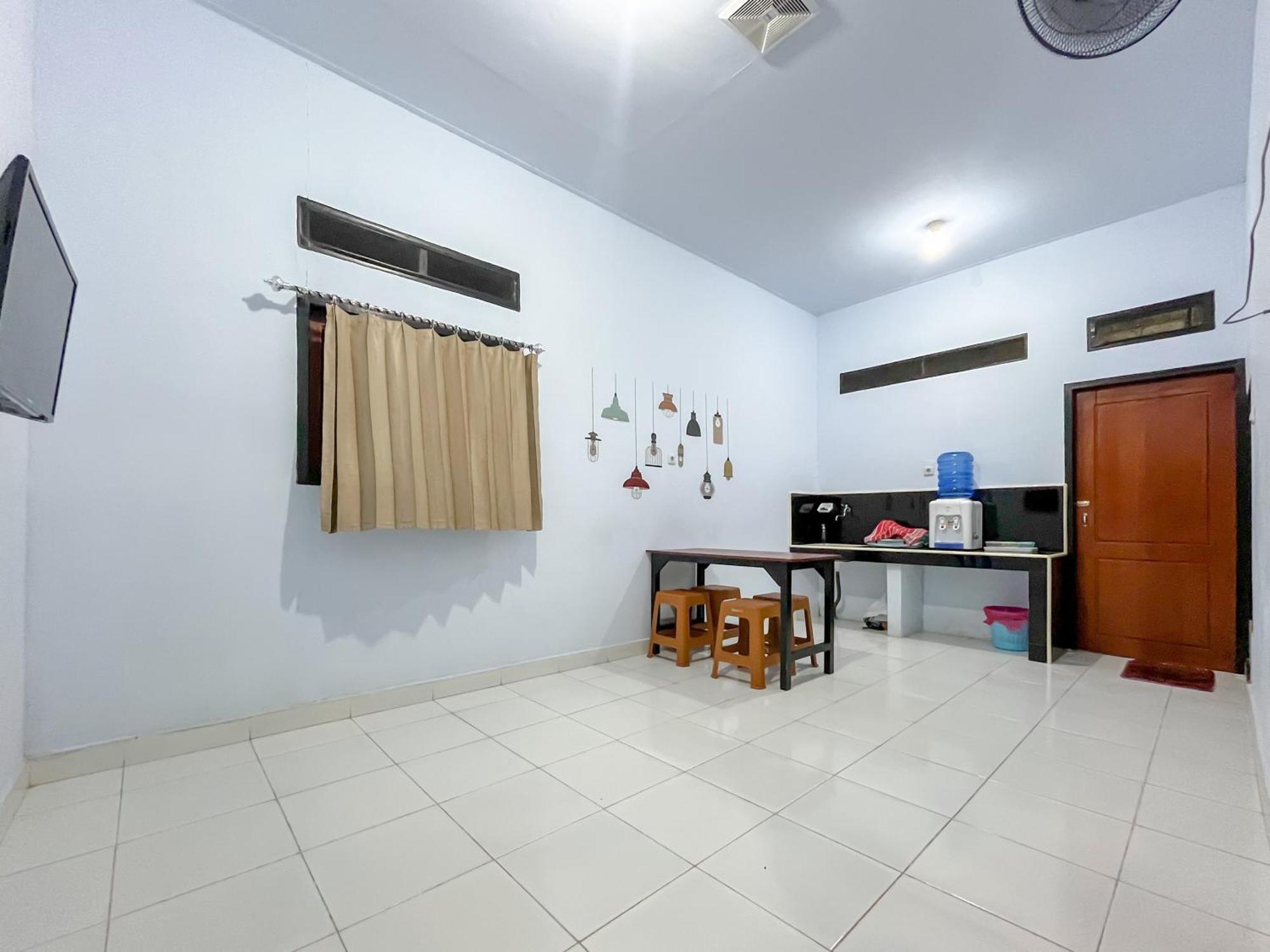 Reddoorz Syariah At Home Ampana Guest House Ampana Kota Екстериор снимка