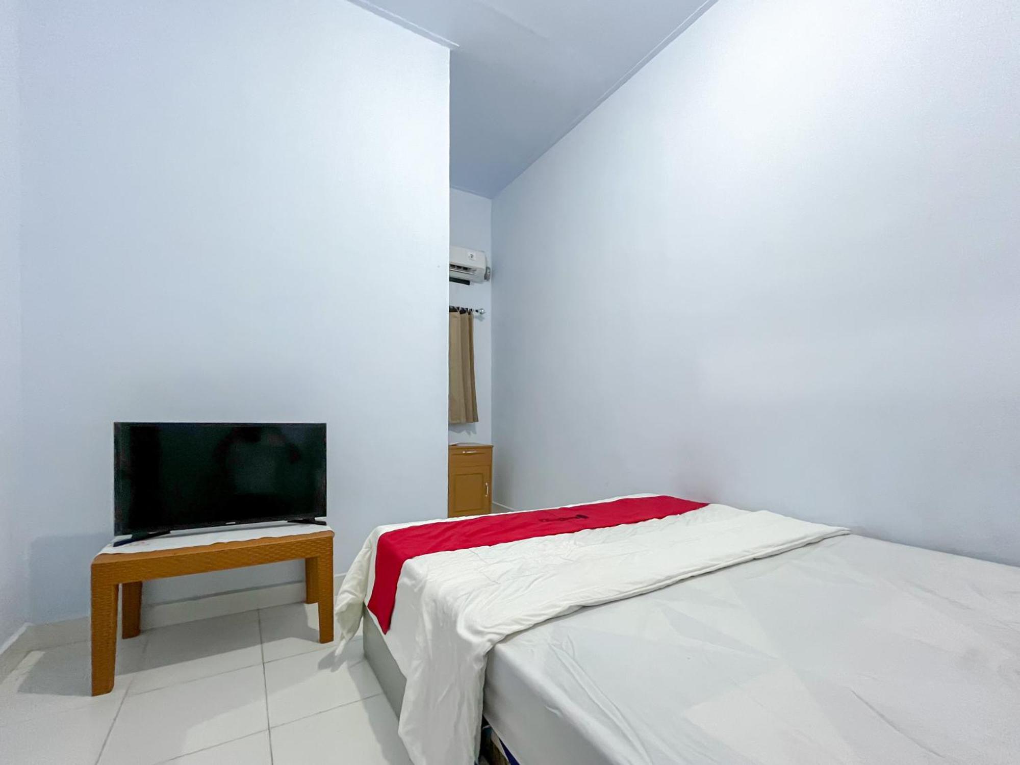 Reddoorz Syariah At Home Ampana Guest House Ampana Kota Екстериор снимка