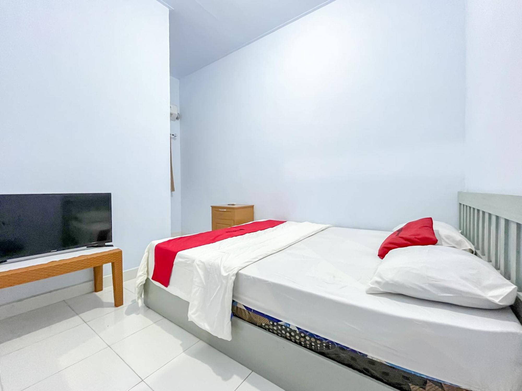 Reddoorz Syariah At Home Ampana Guest House Ampana Kota Екстериор снимка