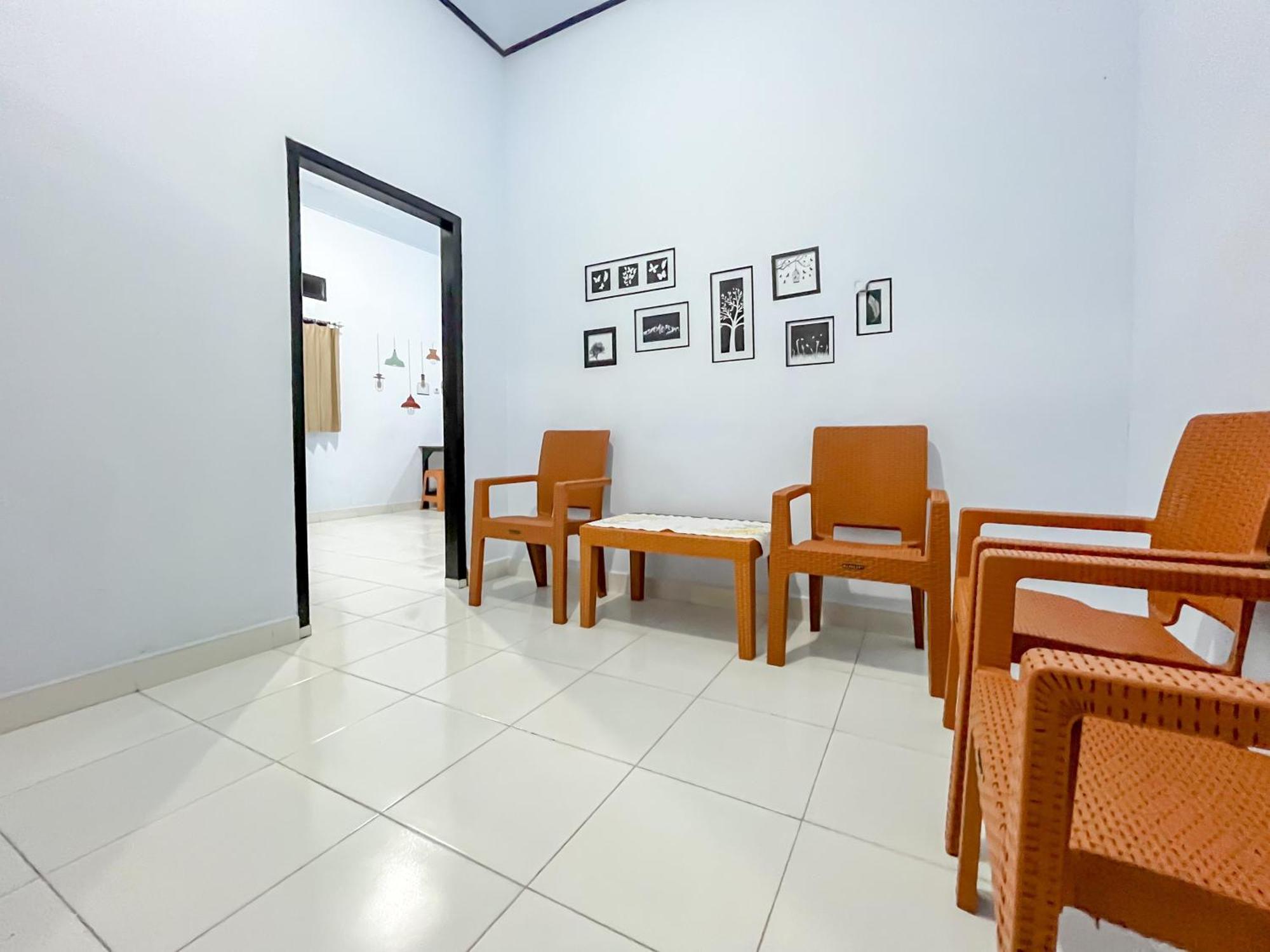 Reddoorz Syariah At Home Ampana Guest House Ampana Kota Екстериор снимка