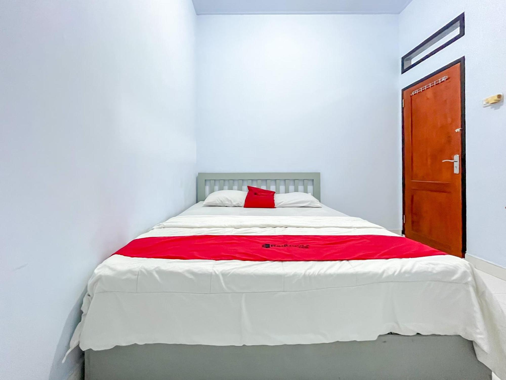 Reddoorz Syariah At Home Ampana Guest House Ampana Kota Екстериор снимка