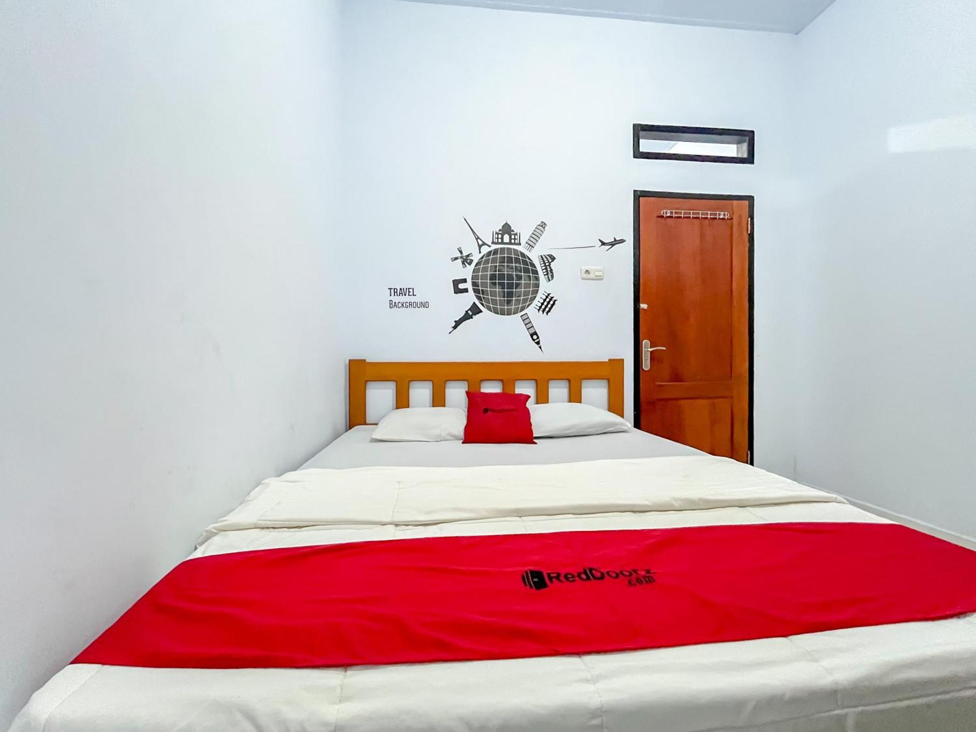 Reddoorz Syariah At Home Ampana Guest House Ampana Kota Екстериор снимка
