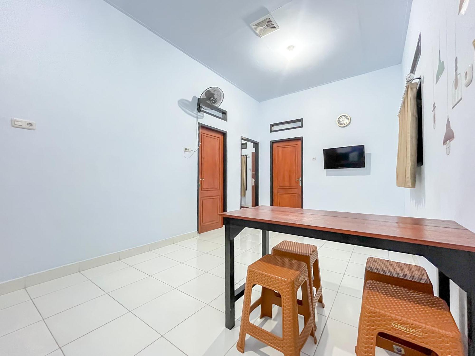 Reddoorz Syariah At Home Ampana Guest House Ampana Kota Екстериор снимка