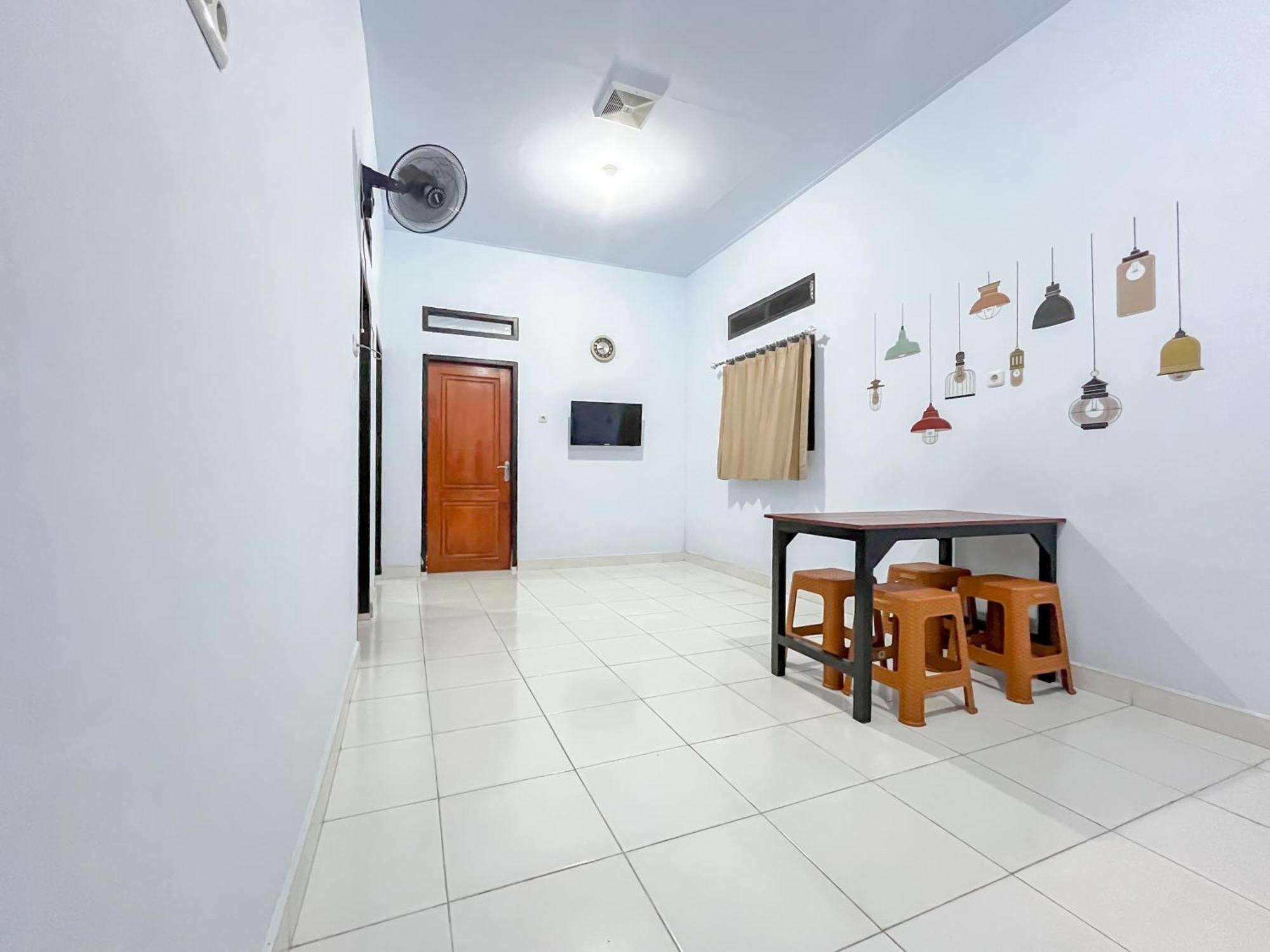 Reddoorz Syariah At Home Ampana Guest House Ampana Kota Екстериор снимка