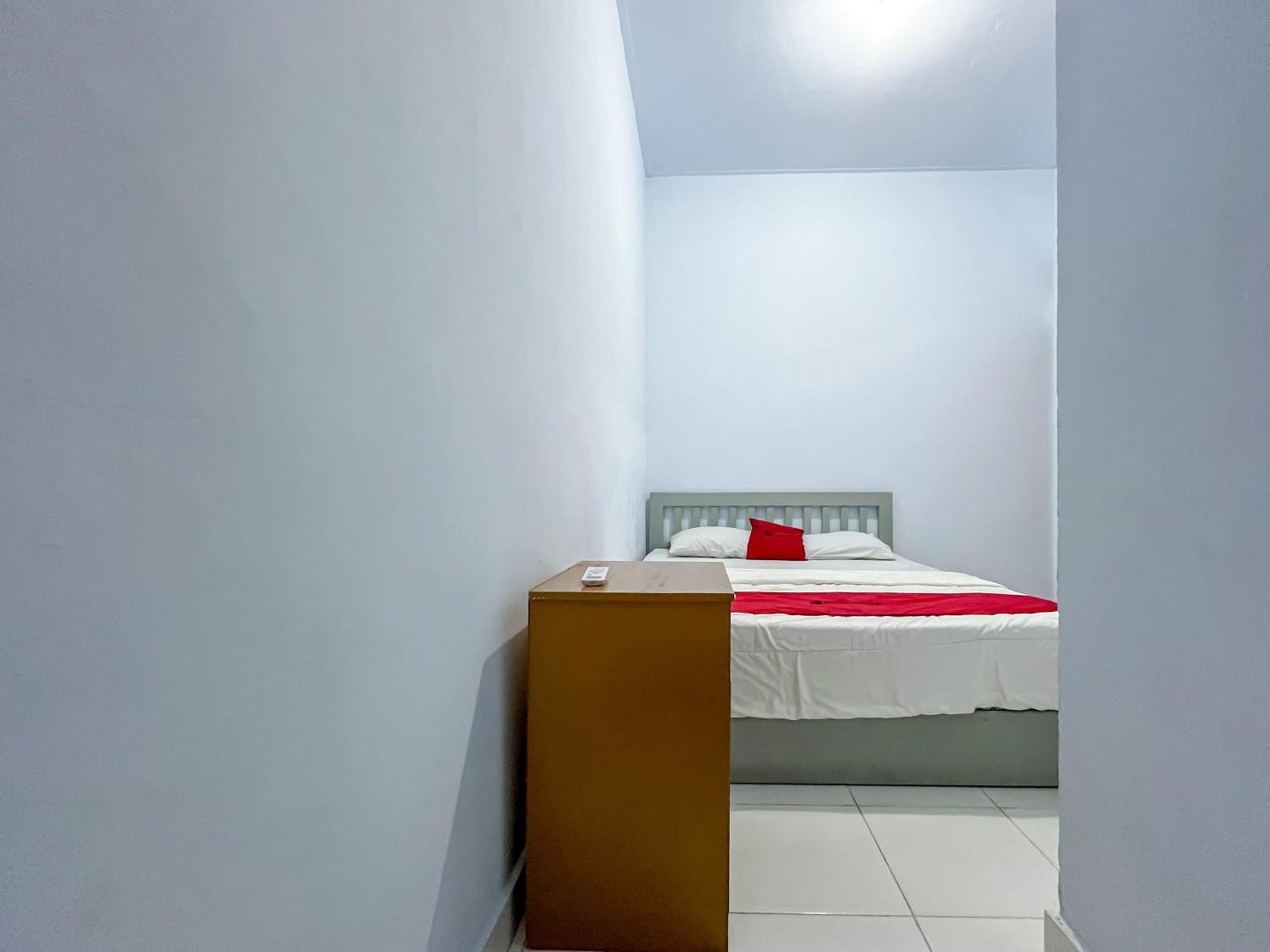 Reddoorz Syariah At Home Ampana Guest House Ampana Kota Екстериор снимка
