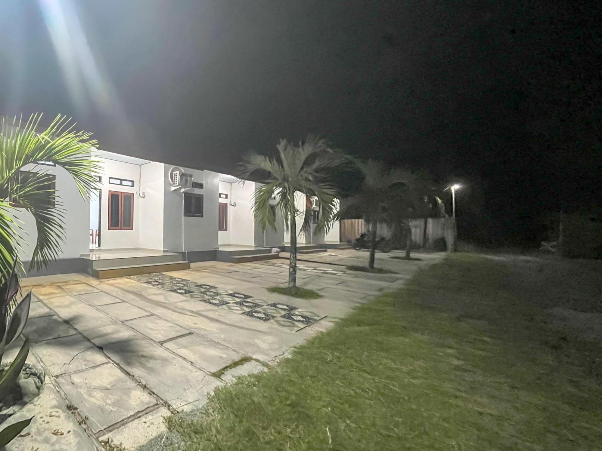 Reddoorz Syariah At Home Ampana Guest House Ampana Kota Екстериор снимка