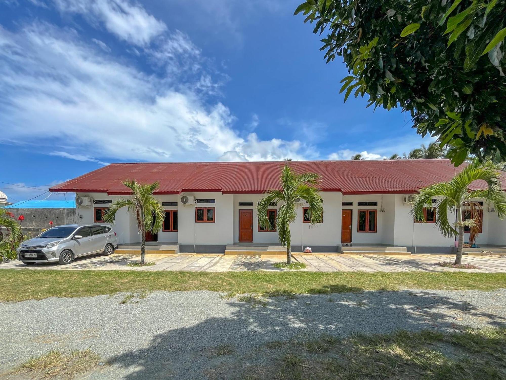 Reddoorz Syariah At Home Ampana Guest House Ampana Kota Екстериор снимка